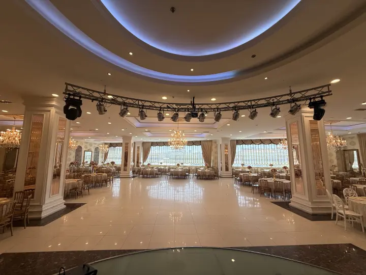 Pırlanta Salon iç mekan görünümü