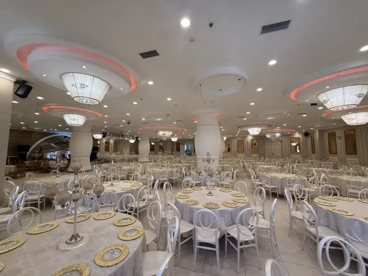 Zümrüt Salon iç mekan görünümü