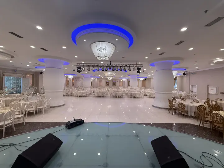 Zümrüt Salon iç mekan görünümü