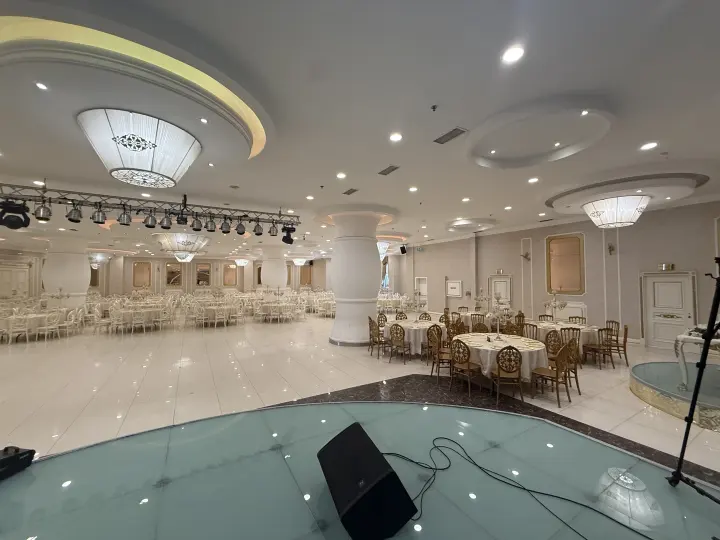 Zümrüt Salon iç mekan görünümü