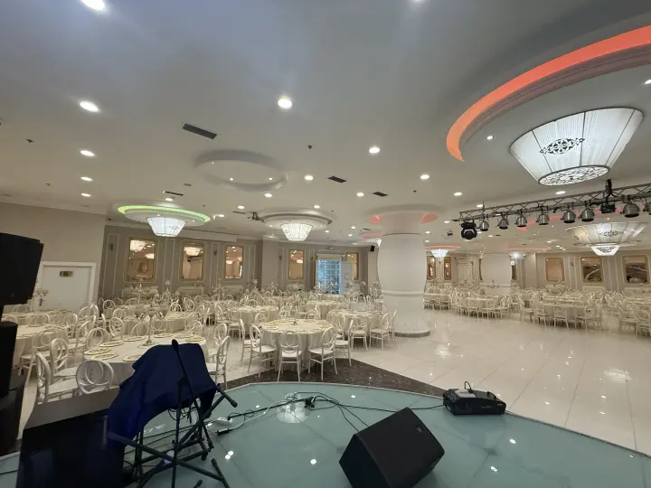 Zümrüt Salon iç mekan görünümü
